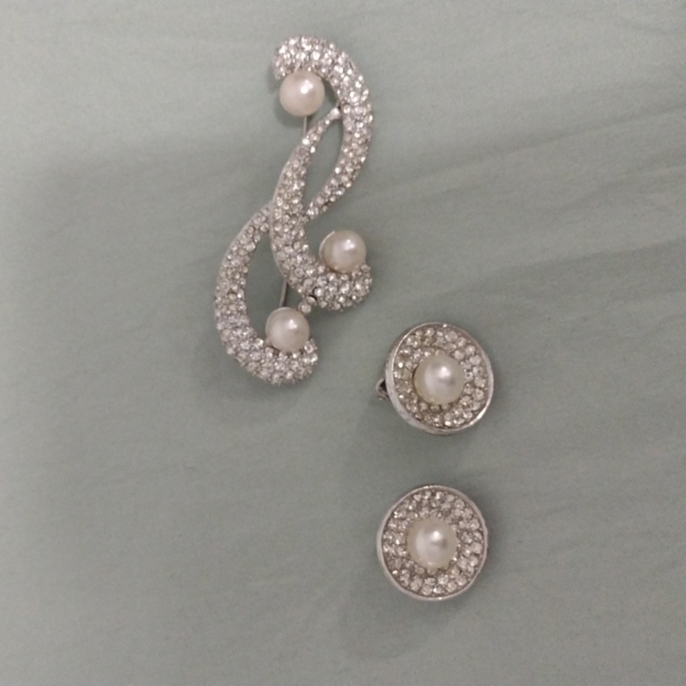 Vintage pin and clip earrings set